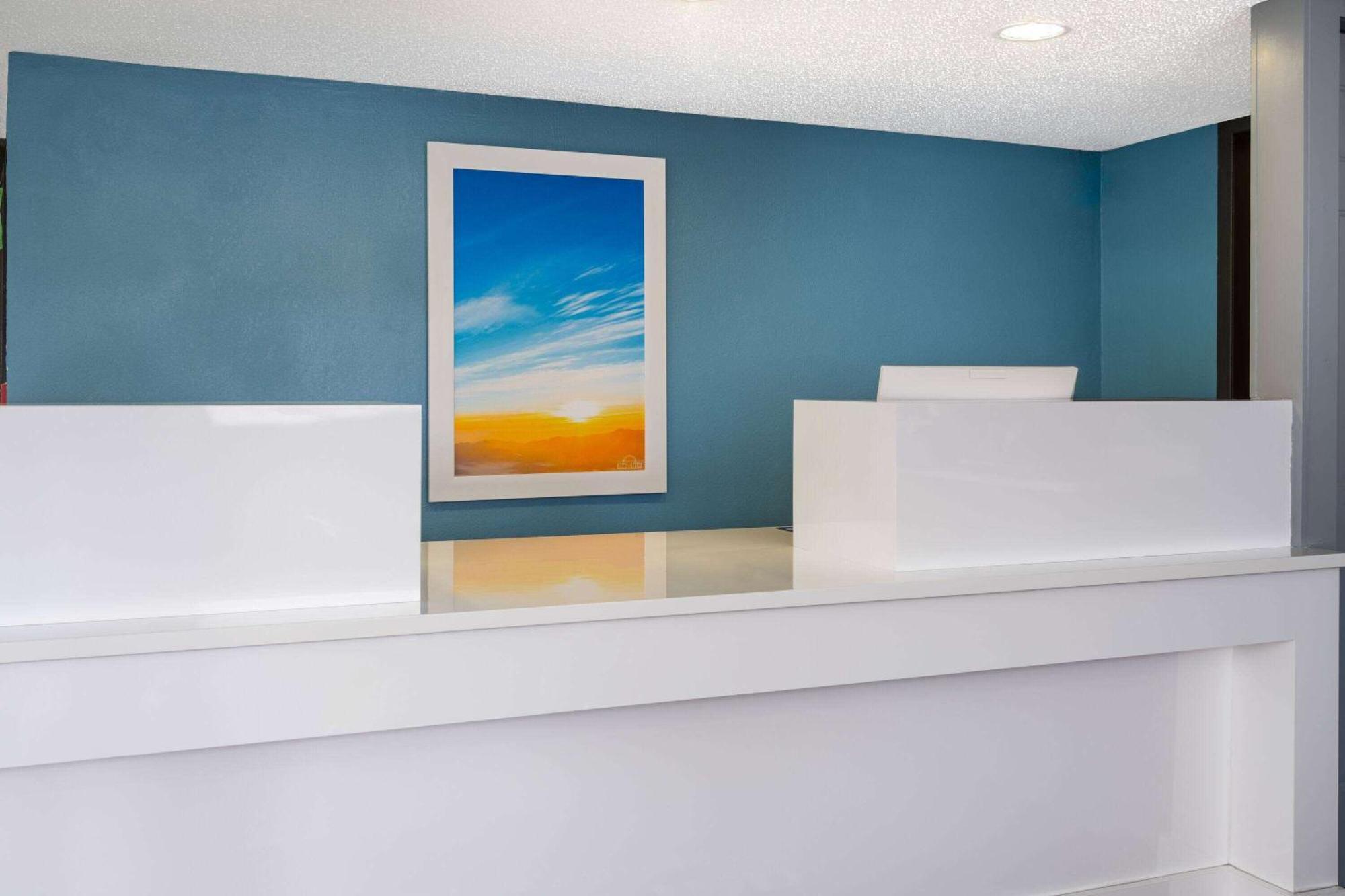 Days Inn By Wyndham Columbus Worthington 외부 사진